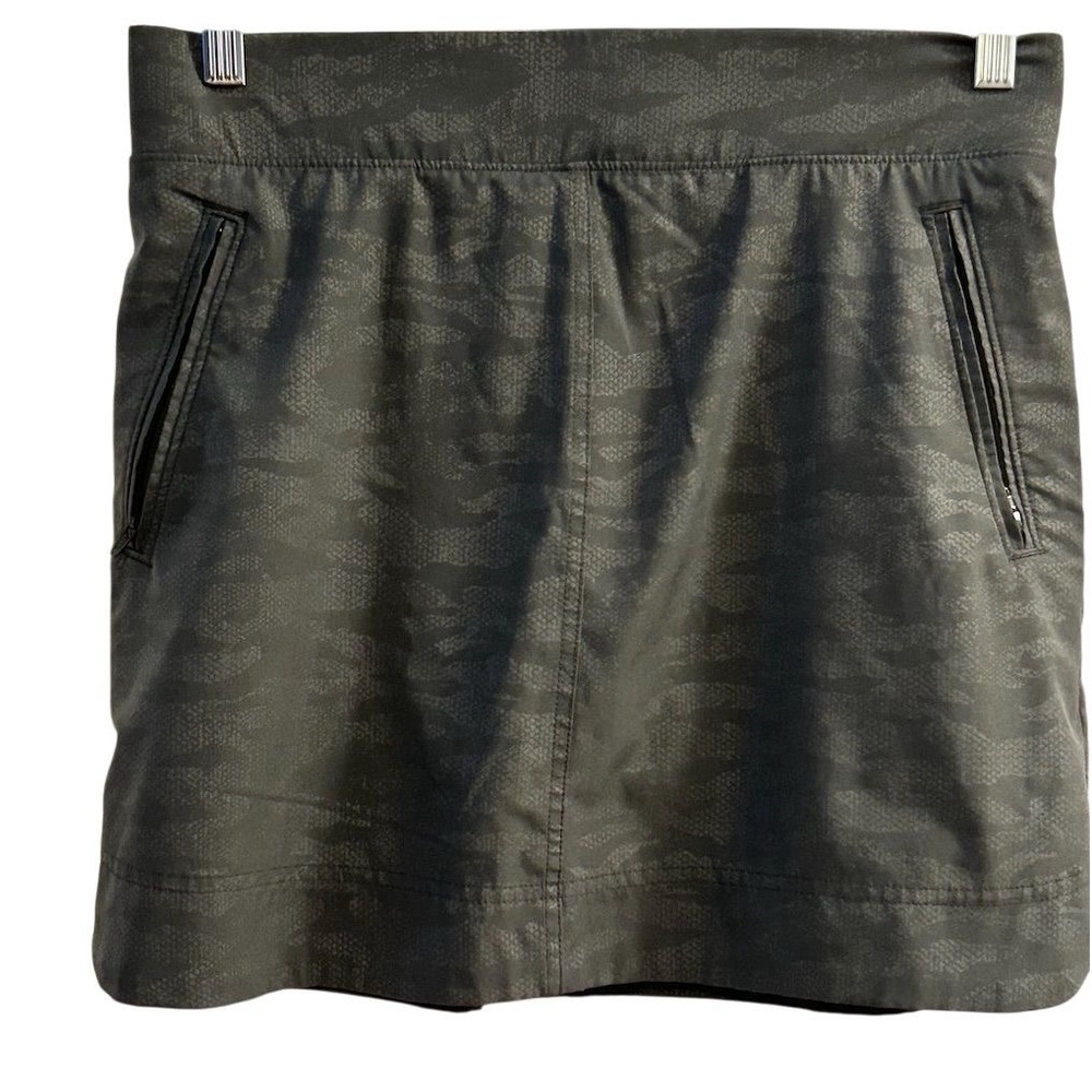 Orvis Women's Camo Skort Size S Green Stretch Travel Casual Short